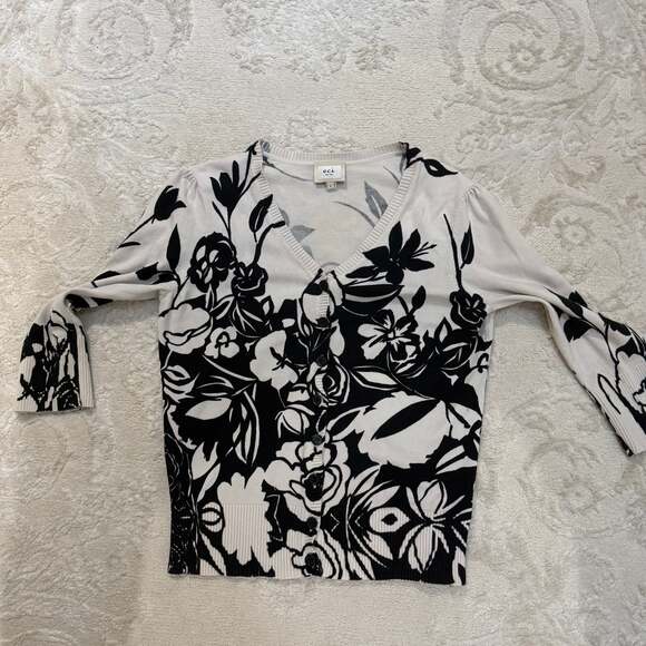 ECI Sweaters - ECI Cardigan Womens Small White Black Jumbo Floral Abstract Button Up Sweater